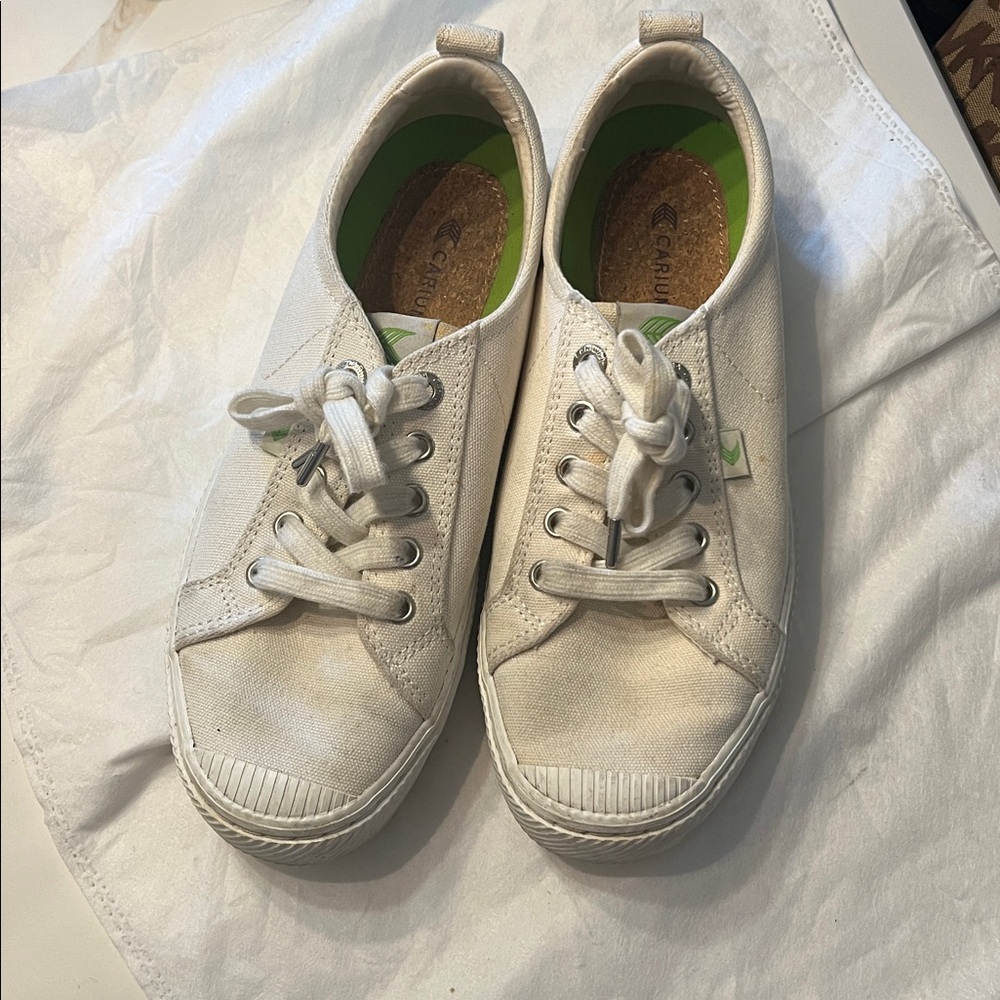 CARIUMA White SNEAKERS 8.5 Women